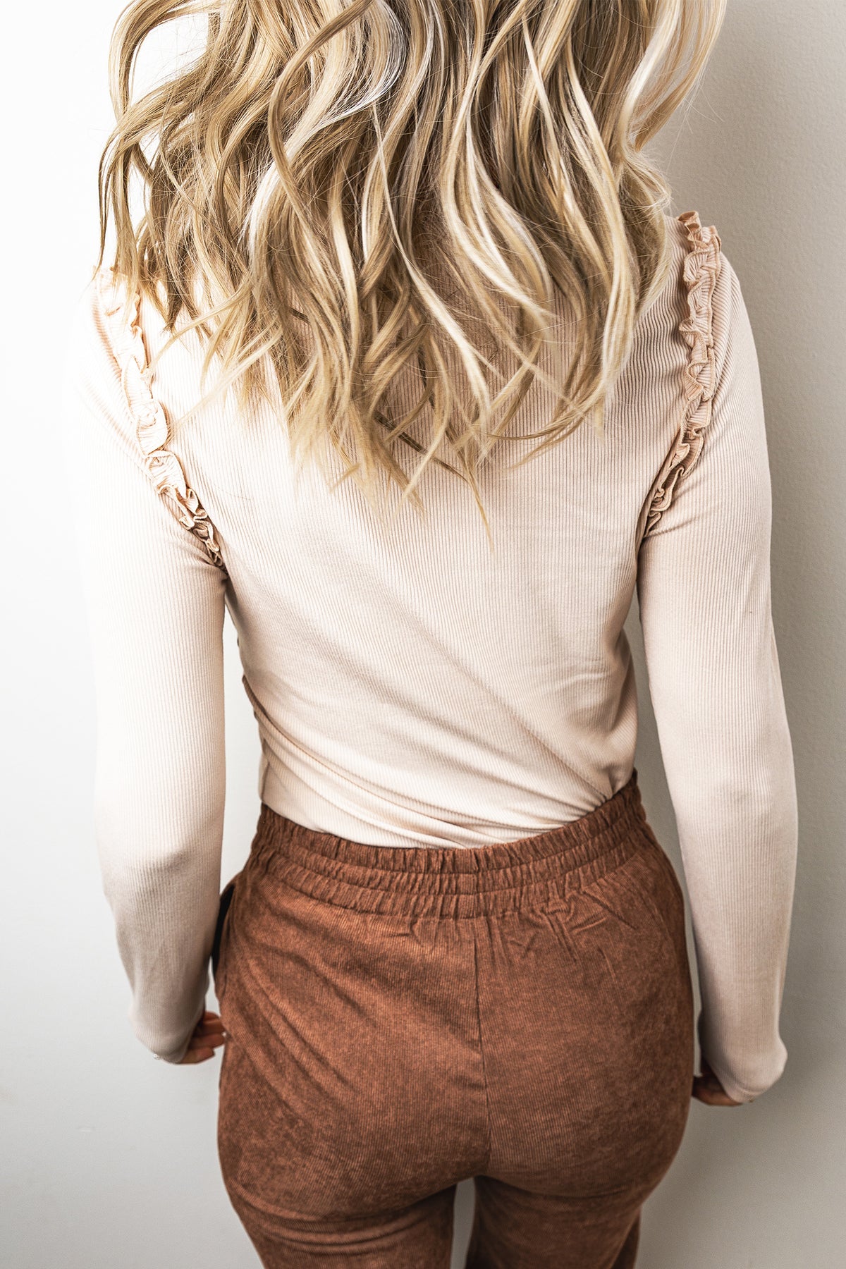 Women’s Beige Ribbed Ruffle-Trim Long-Sleeve Top